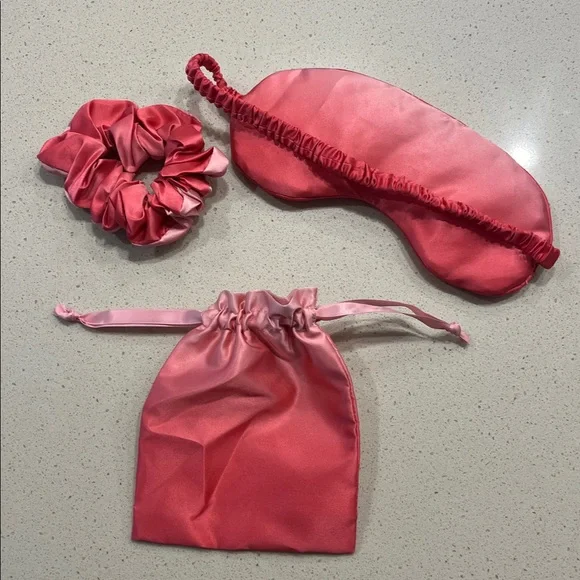 Lancome Pink Sleep Mask Set - Picture 2 of 3